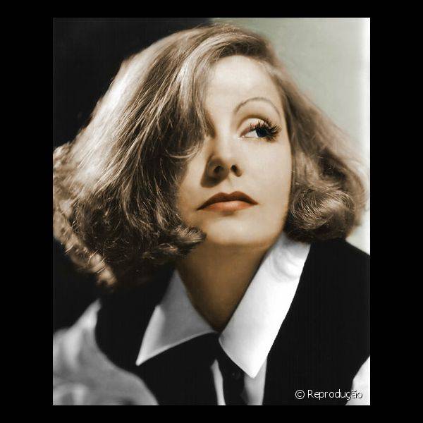 Para deixar os olhos mais impactantes, Greta Garbo aplicava uma camada de vaselina sobre as p?lpebras antes de passar a sombra